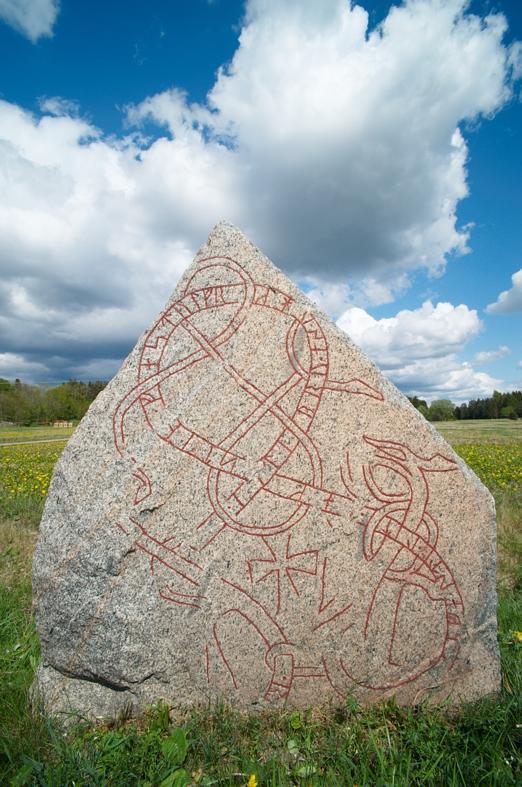Runes written on runsten, ljus granit svagt rödaktig. Date: V